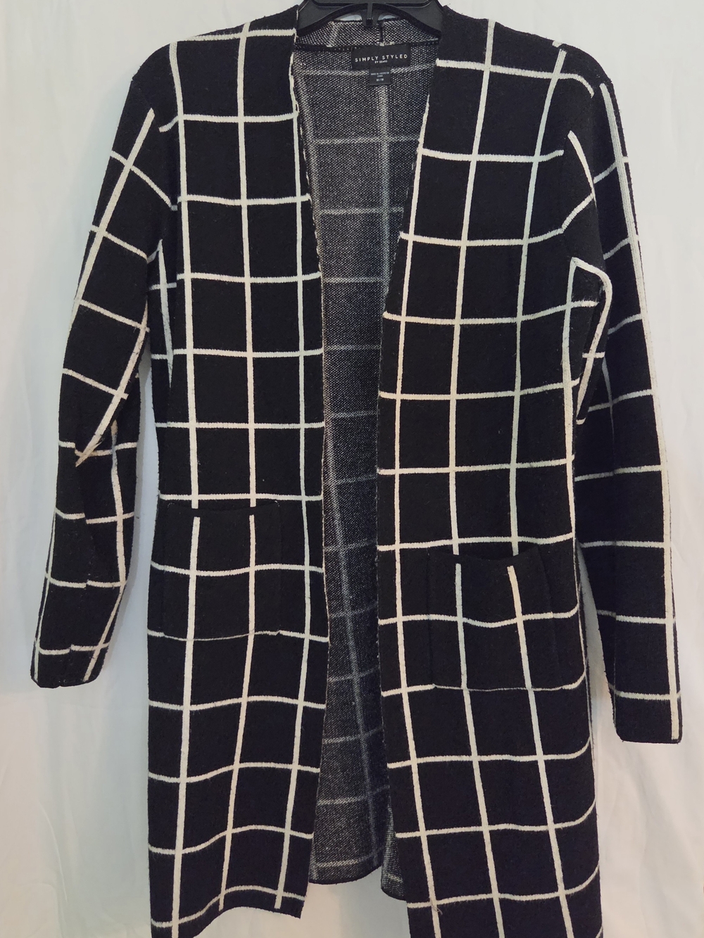 Simply Styled Black and White Open Cardigan with Pockets